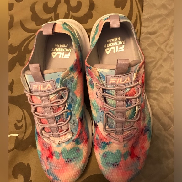 Size seven brand new Fila sneakers! Slip on 7 - Picture 4 of 5